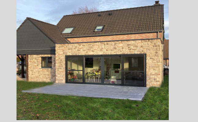 Pierre de parement pour cette jolie annexe ANNEXEO®