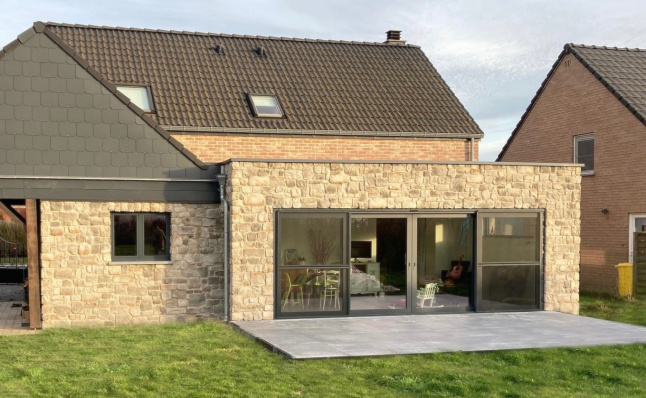 Pierre de parement pour cette jolie annexe ANNEXEO®