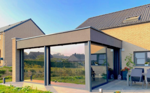 Un espace de vie supplémentaire Salon et bureau à Ciney