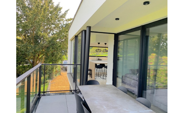 L’expansion harmonieuse -  Construction d’une annexe ultra moderne en bord de la vallée de la Meuse