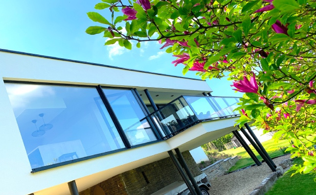 L’expansion harmonieuse -  Construction d’une annexe ultra moderne en bord de la vallée de la Meuse